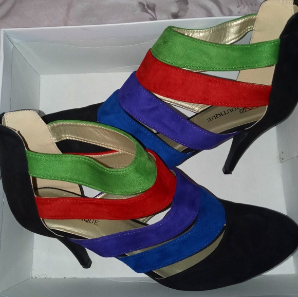 Shoes - Picture 3 of 4